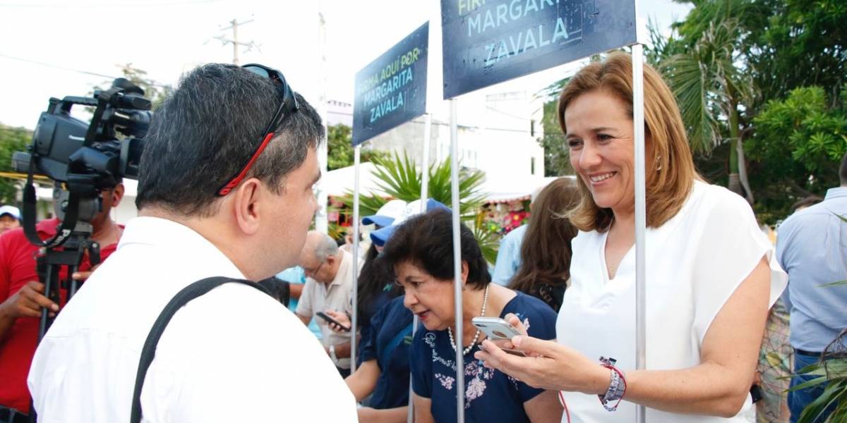 Margarita Zavala buscará firmas en 100 módulos instalados en el país Margarita Zavala buscará firmas en 100 módulos instalados en el país