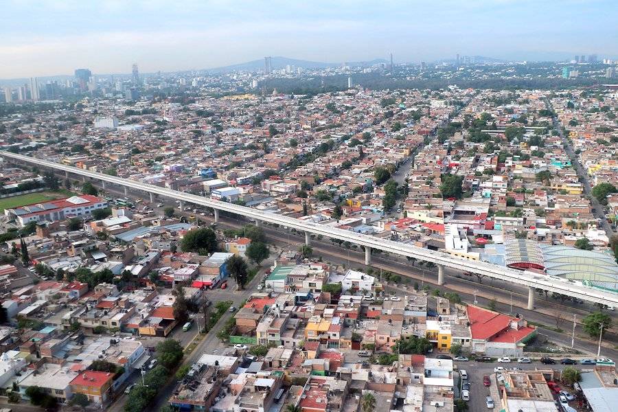 Prevalecen retrasos en las obras de la Línea 3