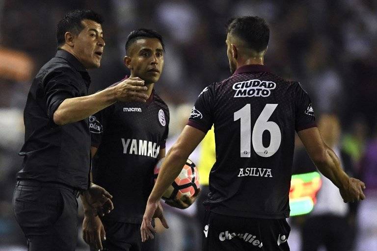 Almirón, DT más ganador en la historia de Lanús / Foto: AFP