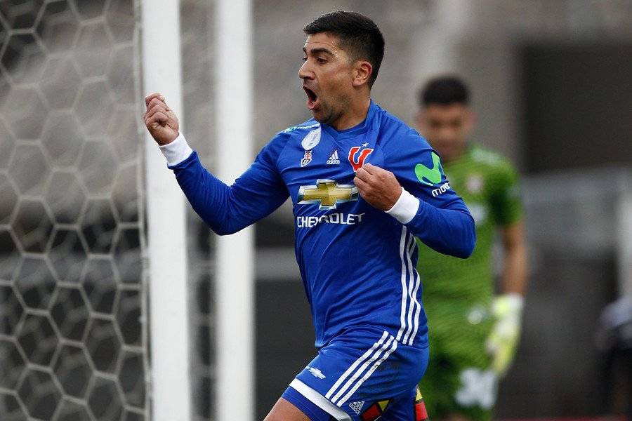 David Pizarro ahora goza con la camiseta azul / imagen: Photosport