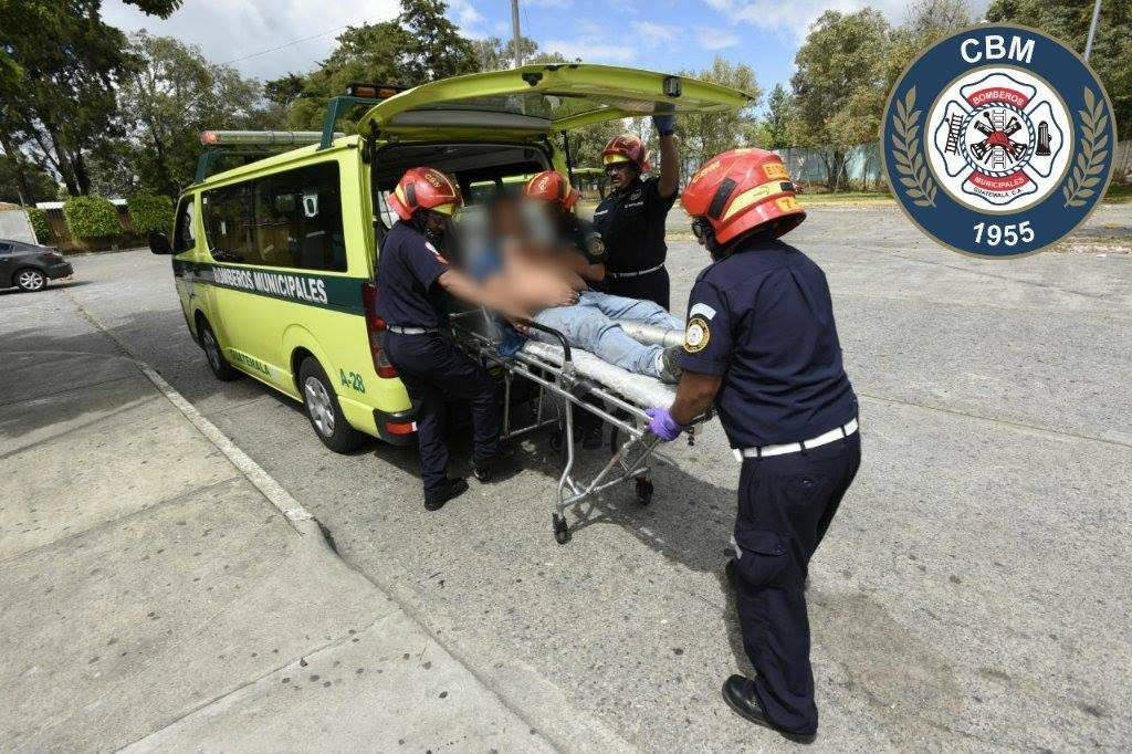 Piloto herido por impacto de bala