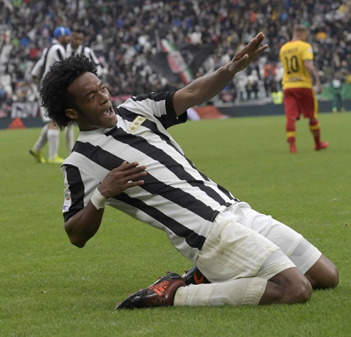 Juan Cuadrado sentenció el triunfo para el actual campeón.