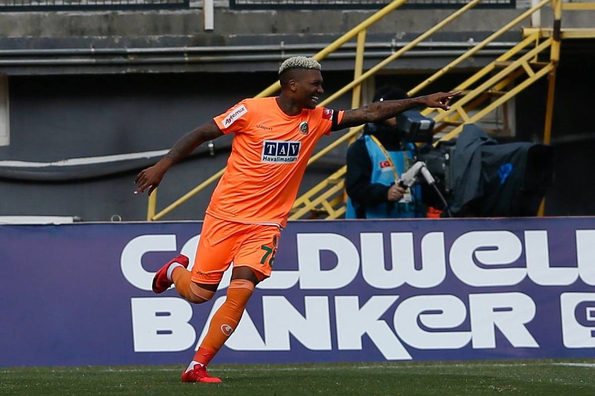 Junior Fernandes anotó un doblete en goleada del Alanyaspor en la ...