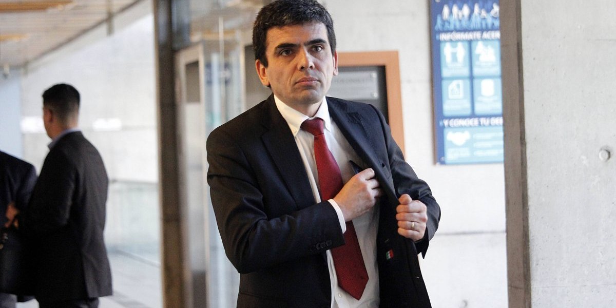 Desconocidos realizan robo con intimidación en casa de fiscal Carlos Gajardo Desconocidos realizan robo con intimidación en casa de fiscal Carlos Gajardo