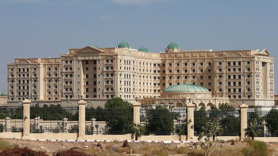 98658020ritzcarlton-cd11c9b447bd4e2ee40bc96e63310b48.jpg