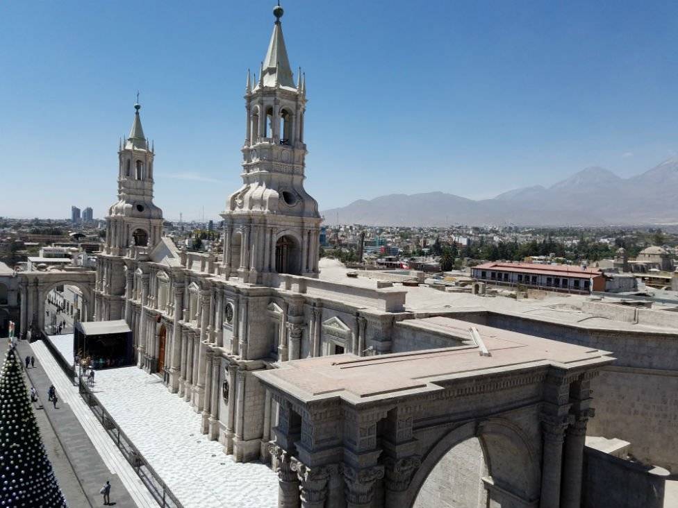 98658926catedral-7f598ef9db219d9ed1527f94f02ae043.jpg