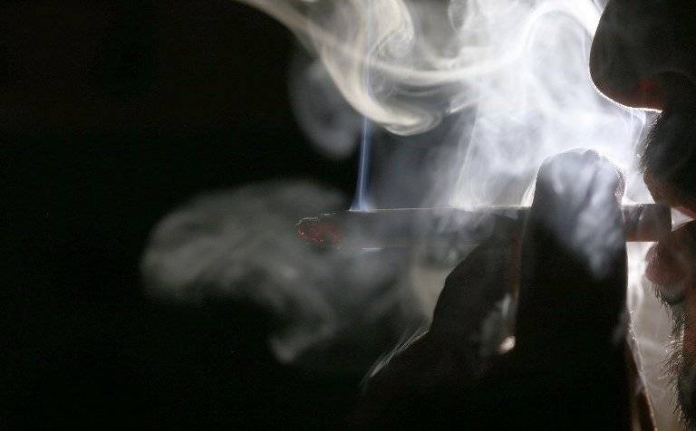 Persona fumando