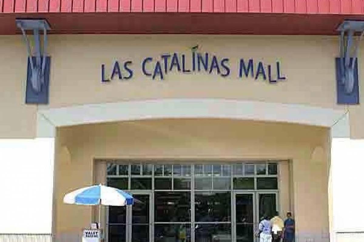 Reabre centro comercial en Caguas Metro