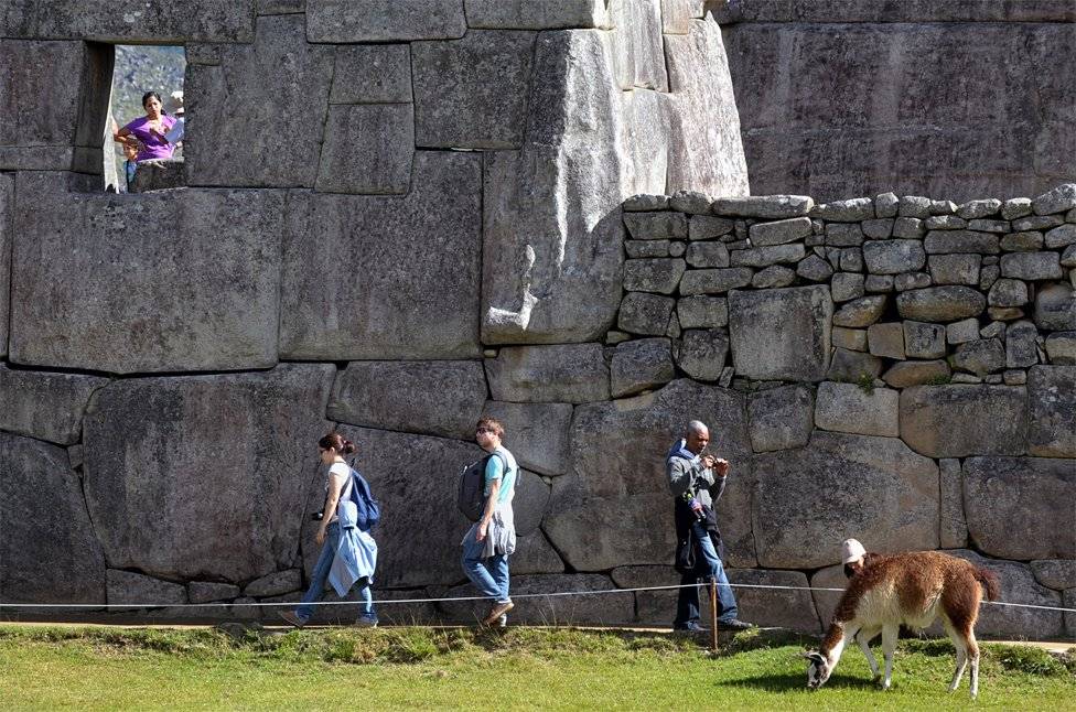 98512070turistas-ad4057b6e169c08c51e61d227b83338a.jpg