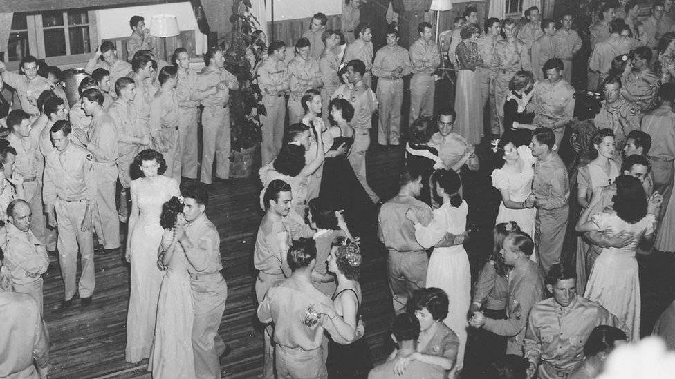 9870694012brwwiichristmasdance1942-c8dc43d250ef6970804a6b4dc3e9c52b.jpg