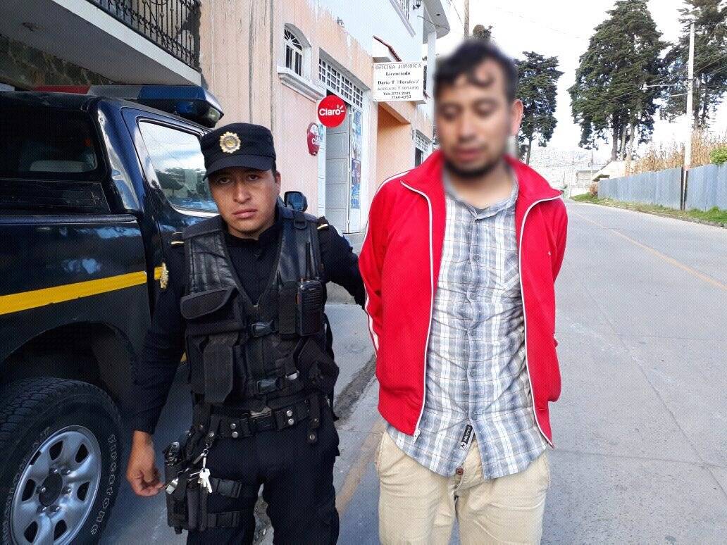Capturado por robarle el celular a una mujer