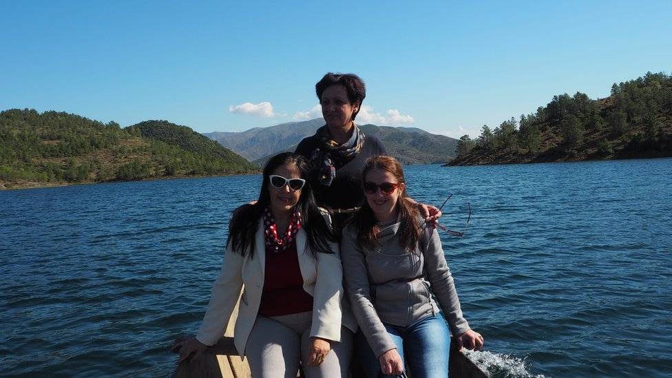 986518833teachersonaboatgoingtovisitnikolin-1b376f224b6065139b6021668e996bf8.jpg