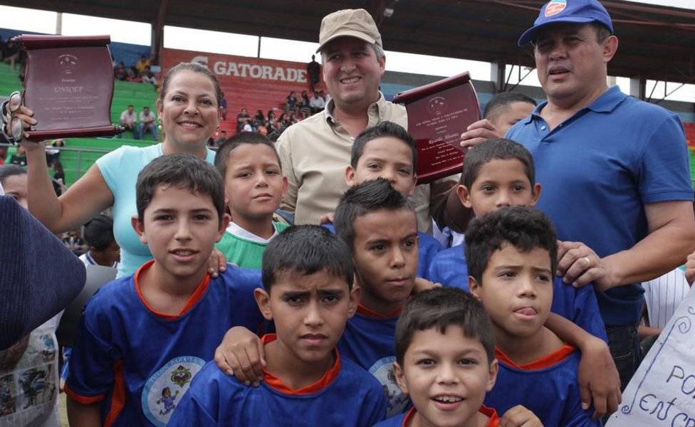 9873989820120709unicefreiteracompromisofutbolvidadecimoaniversario01-3bde5274b02da25fc0aad9721ad991db.jpg