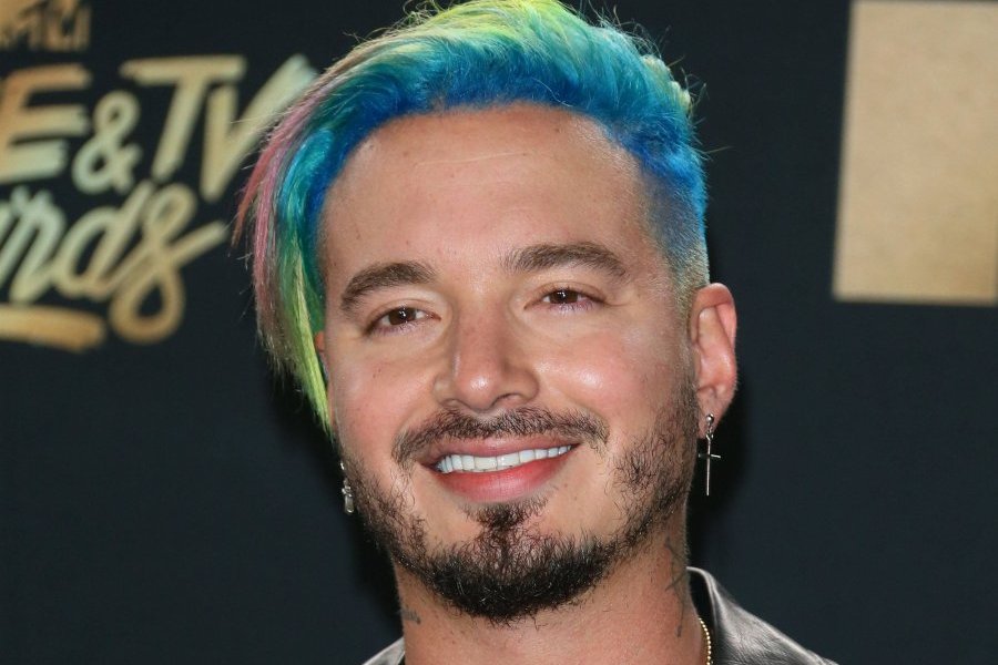 J Balvin Es Criticado Por Su Nuevo Y Extravagante Look