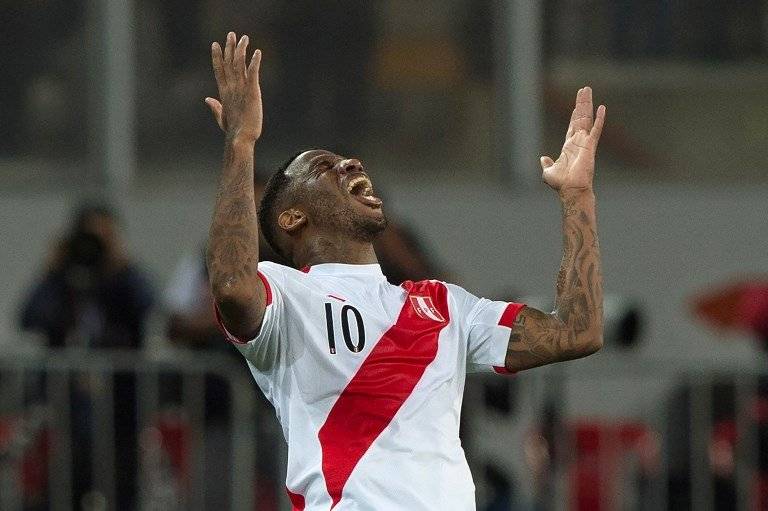 Farfán festejó en nombre de su amigo Guerrero / imagen: AFP