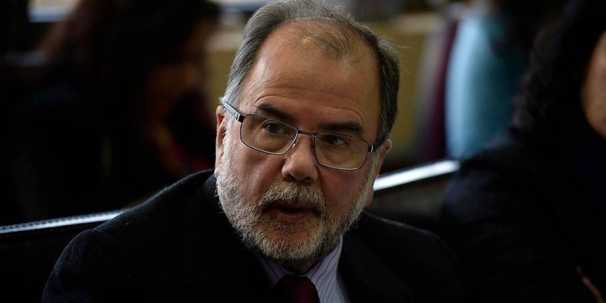 Ministro de Economía sufrió accidente cerebrovascular menor