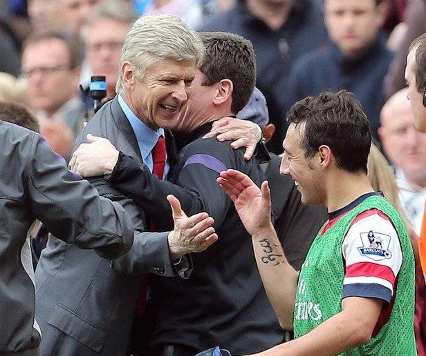 Arsène Wenger y Santi Cazorla
