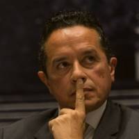 Exhiben con pintas en bardas insensibilidad política de Carlos Joaquín