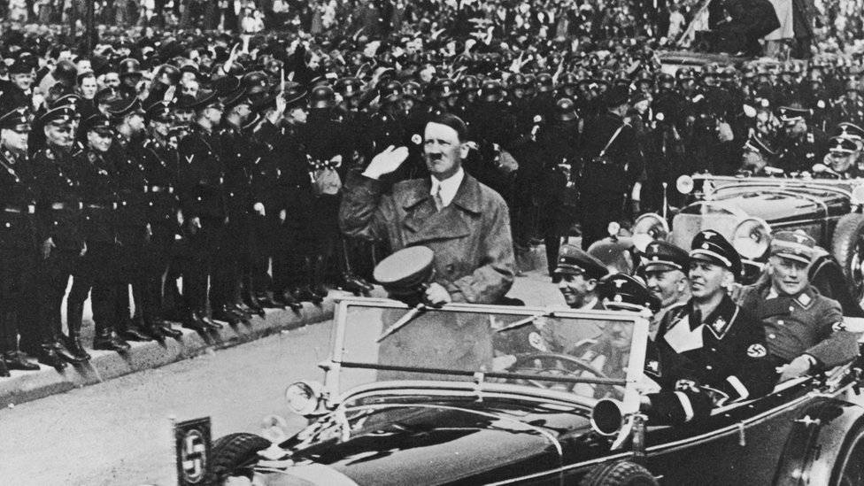 98546558hitlercongoebbelsdetras1935getty-7844cc5fde9dab6773e59c9d6d672856.jpg