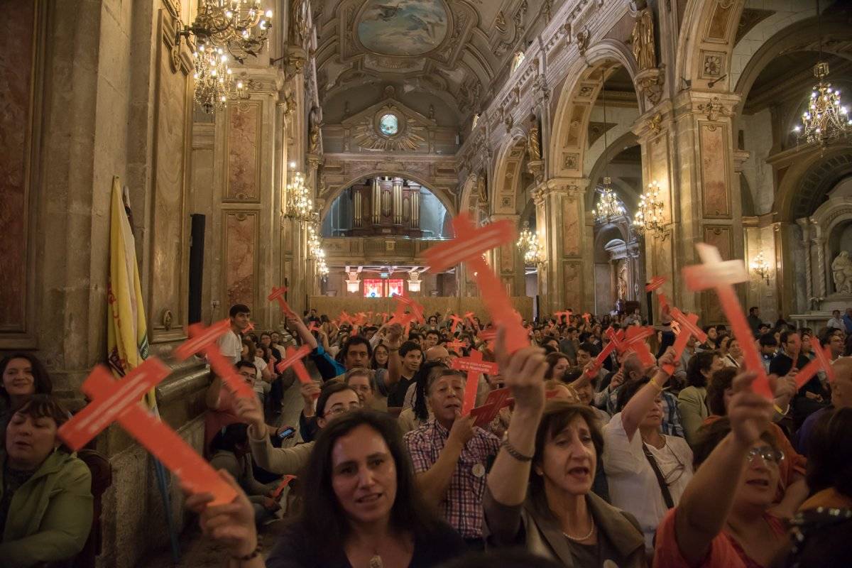 Fieles respaldan visita papal