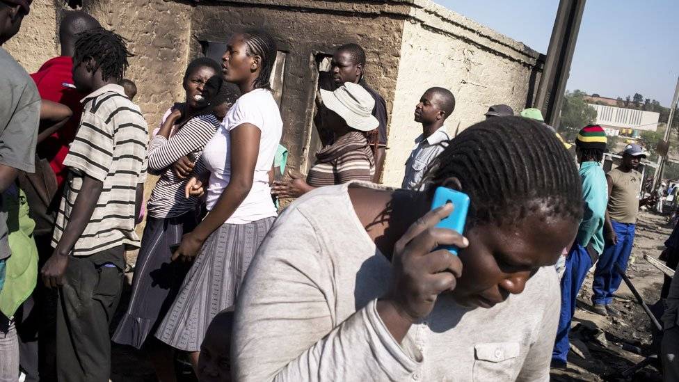 98829131zimbabue5-06634e8e702440a940ce803a374ff10d.jpg
