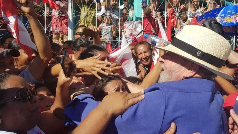 Lula durante caravana