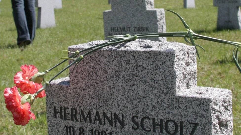 98853577desyatnichenkomoscowww2germancemeteryafp-56491b040f60e6750def506802384201.jpg