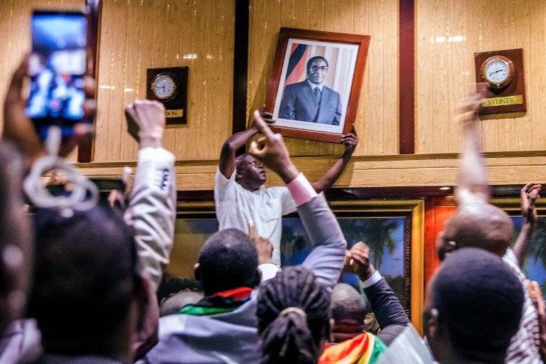 Renuncia de Robert Mugabe