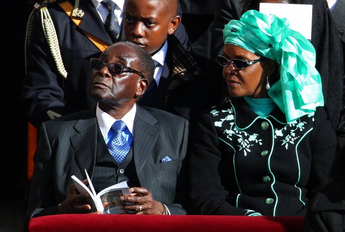 Robert Mugabe junto a Grace, de 52 años.