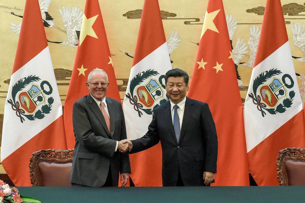 El presidente de Perú, Pedro Pablo Kuczynski, y Xi Jinping, su par de China.