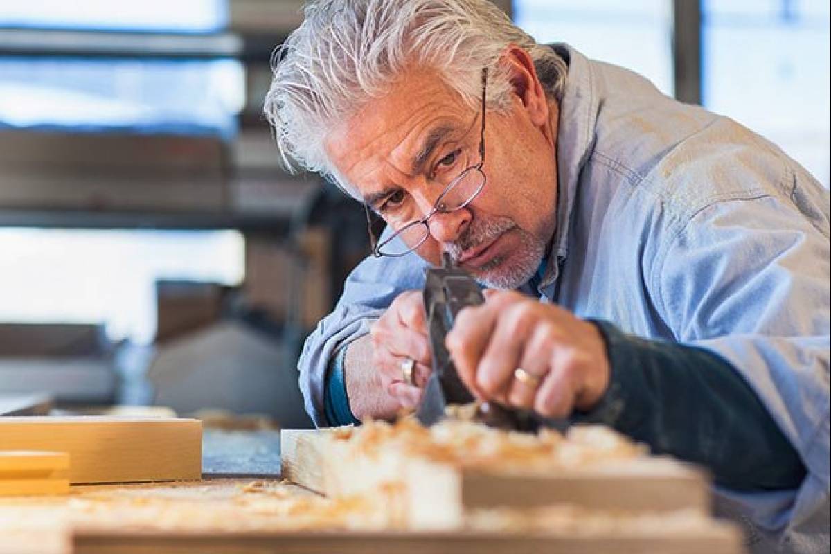 Resultado de imagen para adulto mayor trabajando