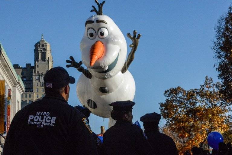 Seguridad en desfile de Acción de Gracias