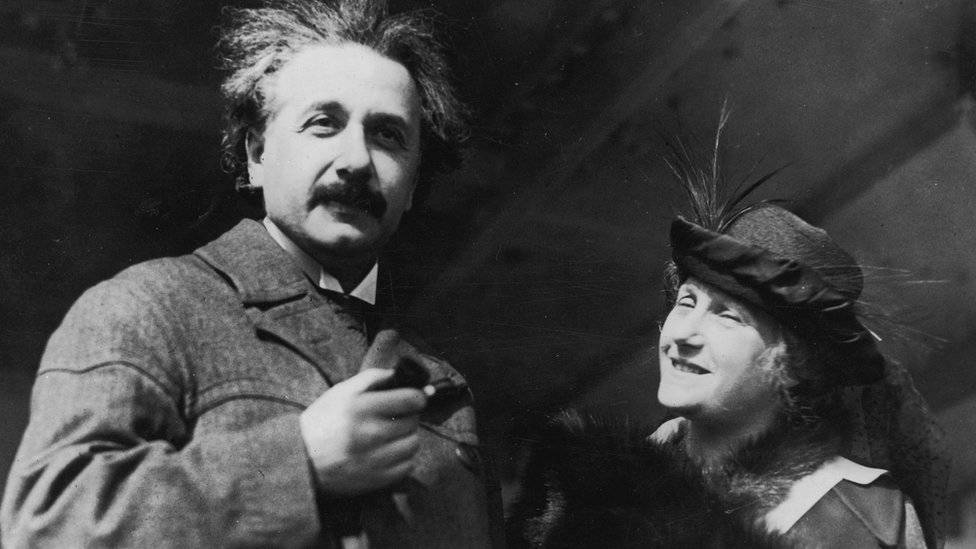 98298697einstein-17cc10e21eb41d38408a3882668368ab.jpg
