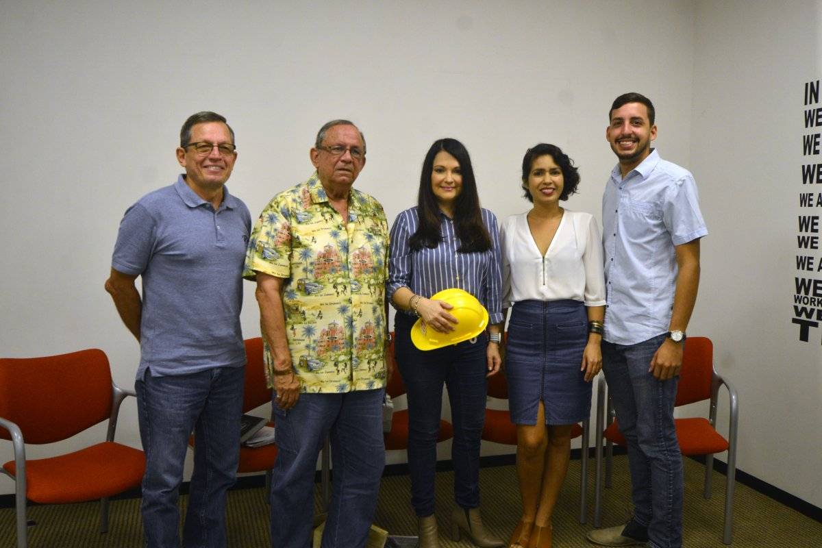 Mesa redonda invitada por Metro para discutir la temporada de huracanes. De izquierda a derecha, José Rivera Santana, Epifanio Jiménez, Astrid Díaz, Melissa Cortés y Jorge Pagán.