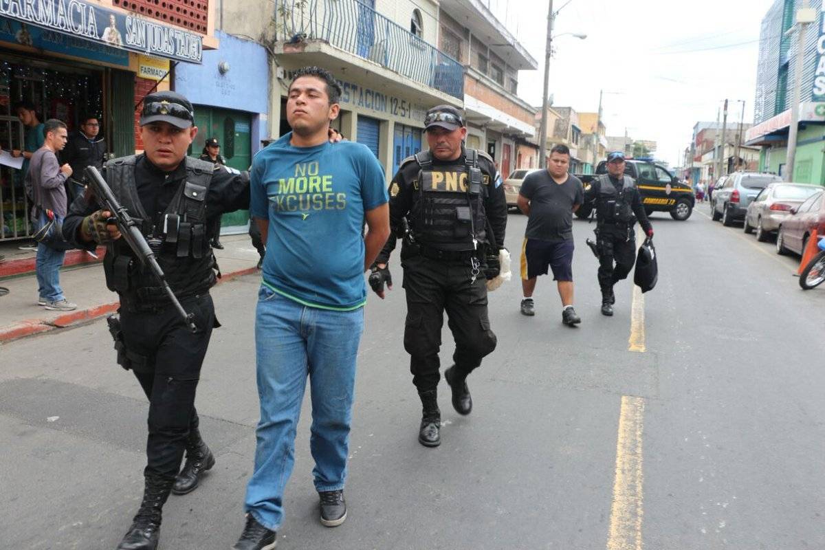 Detenidos con fusil