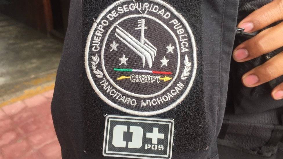 9845667103policebadge-ea8fb7d2280559f7b7352446d39e6460.jpg