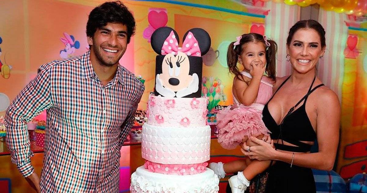 Deborah Secco Hugo Maria Flor aniversário