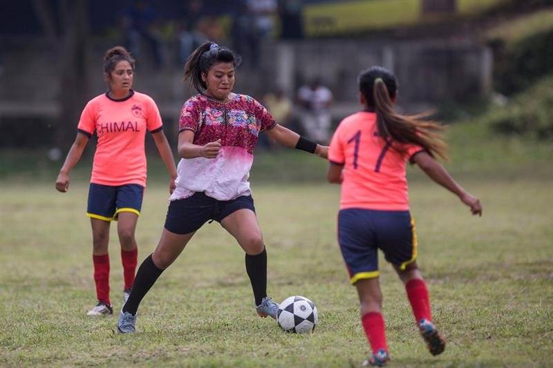 Futbolistas de equipo femenino en Nahualá