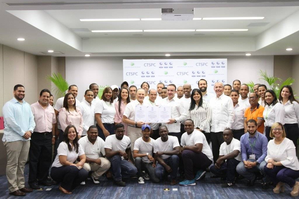 Todo el equipo de CTSPC y Grupo Puntacana (1024x683) (1)