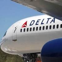 Aerolínea Delta bloqueará asiento del medio hasta enero de 2021