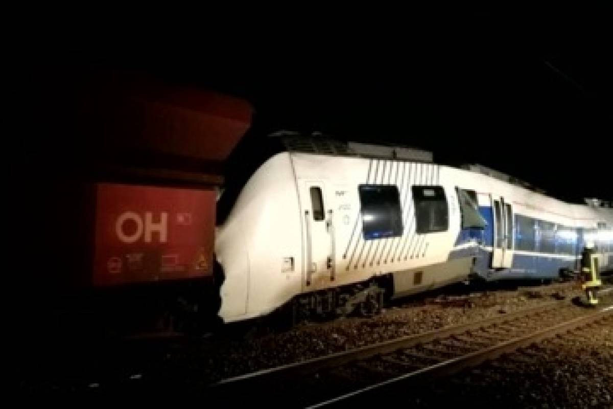 Accidente de tren en el oeste de Alemania deja decenas de heridos Accidente de tren en el oeste de Alemania deja decenas de heridos
