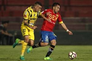 Fernando Meneses espera ser titular ante Everton / Photosport