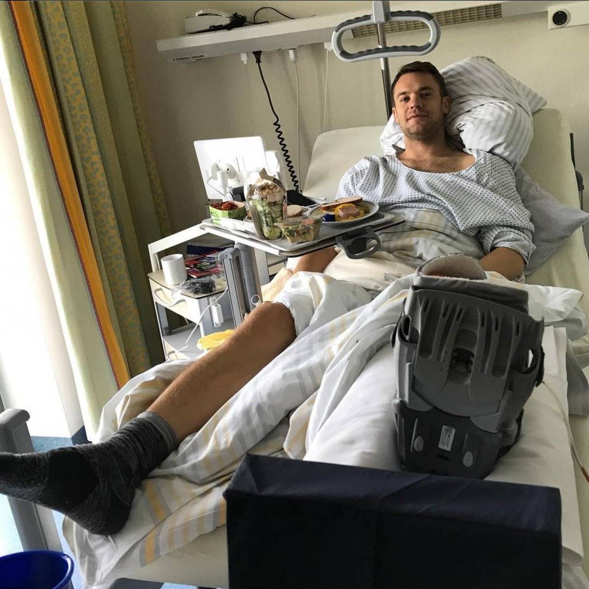 Neuer fue intervenido de su tobillo izquierdo