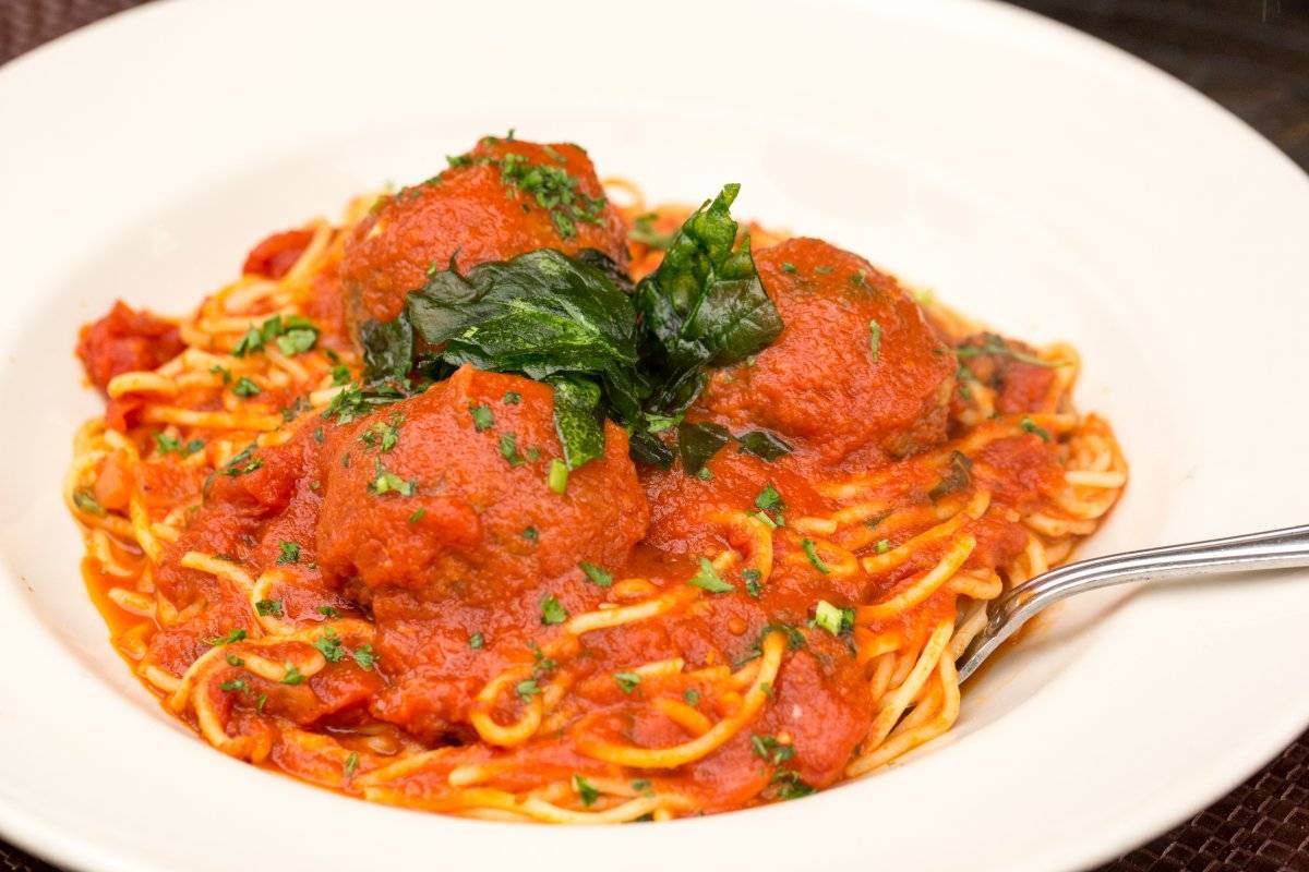 Espagueti con albóndigas