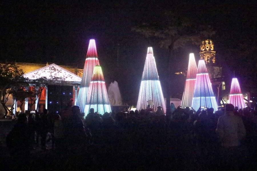 Inauguran decoraciones navideñas en el Centro de la ciudad