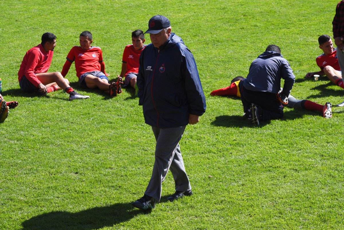 Almeida no quiere dirigir fuera de su país.