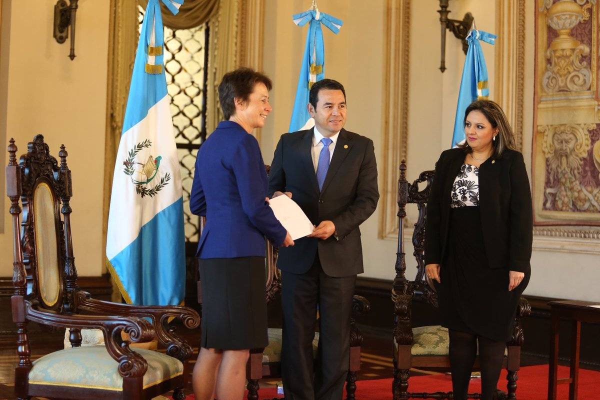 Embajadora Carolyn Jayne Davidson