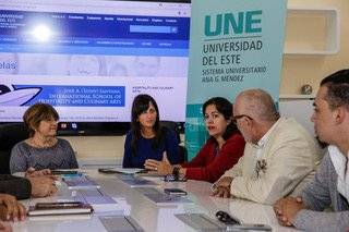 une