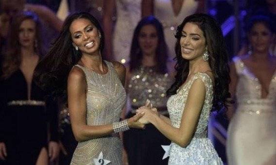 Génesis Dávila (izq.) en Miss Florida USA 2017