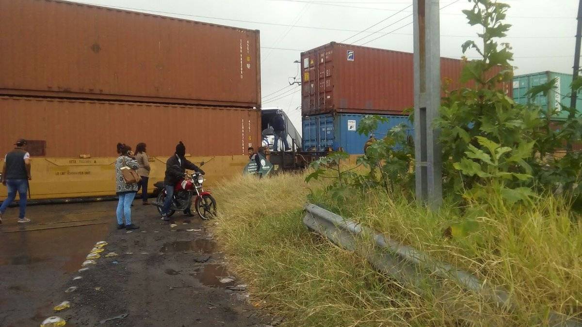 Choque entre autobús y tren deja dos muertos en Jalisco (+fotos) Choque entre autobús y tren deja dos muertos en Jalisco (+fotos)